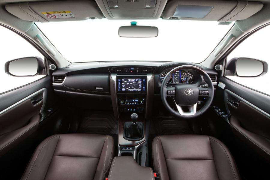 Торпедо Toyota Fortuner Crusade (AN160) 2015 года  (AU) (фото 19 из 37)